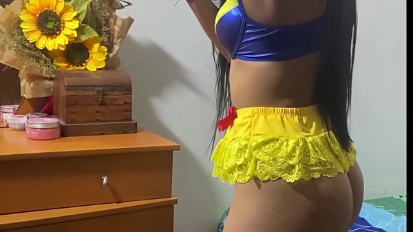 Colombian big ass receives a delicious cock in her pussy