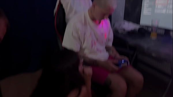 Cuckold does not satisfy his wife, and she gave herself to two cocks at a party without thinking