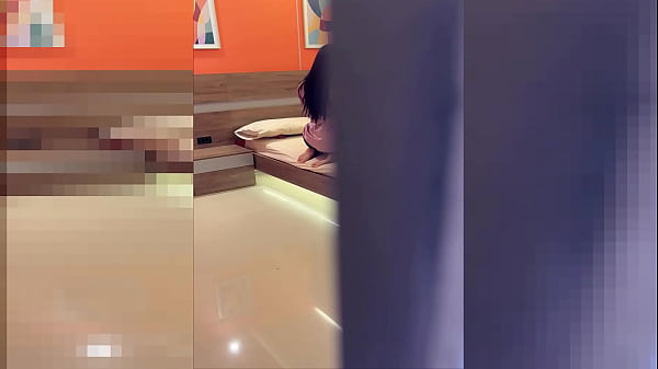 PILLADA MADRASTRA NALGONA FORTANDOSE EL COÑO Y SACUDIENDO EL CULO EN SU HABITACION HASTA EL ORGASMO.