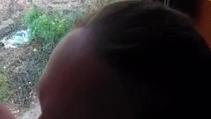 Schlampe bläst an der Bushalte Station